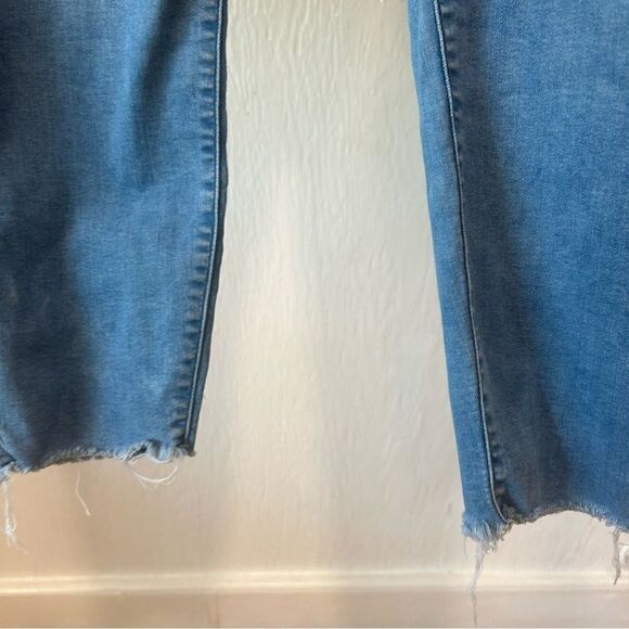 Torrid Light Wash 5 front Button Bombshell Skinny Jeans, size 24 SHORT - Picture 8 of 9